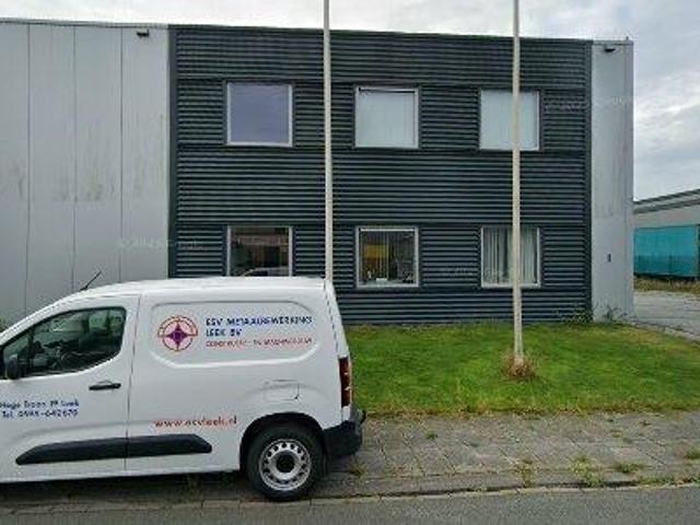 175 m2 office space for rent in Leek