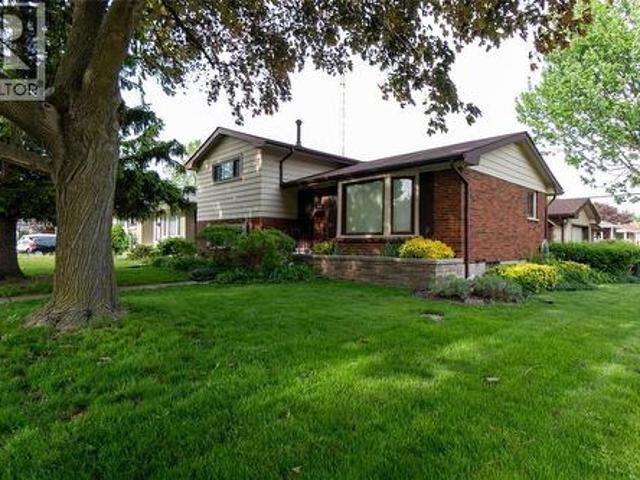 176 Borden Street, Sarnia, ON, N7S 1E9 house for sale | Listing ID 26016 | Royal LePage