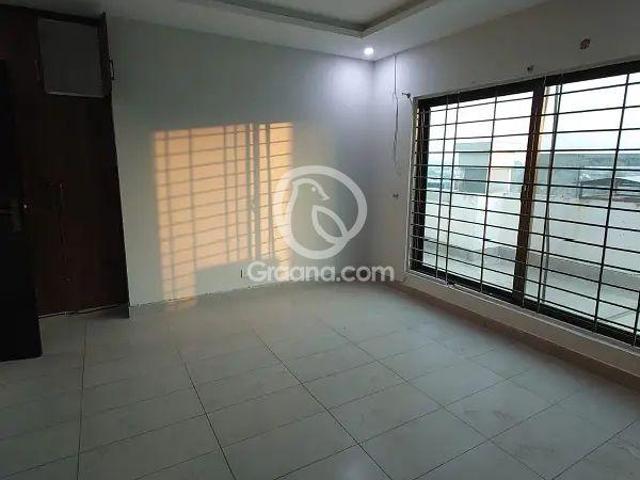 1800 Ft² Flat for Rent