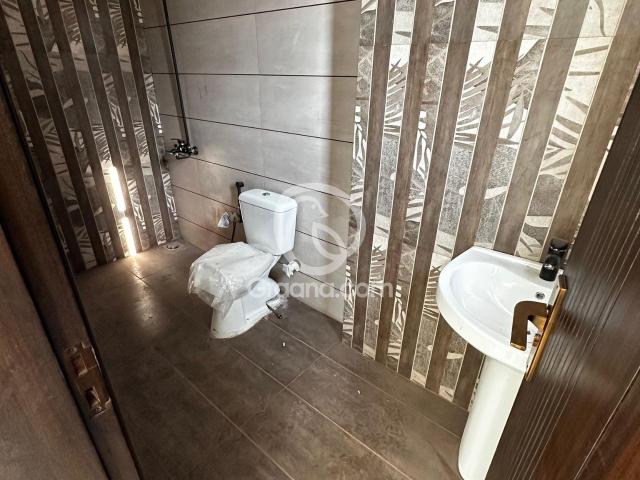 1800 Ft² Flat for Sale
