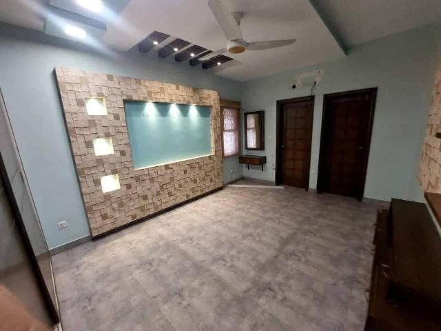 1800 Sq. Ft. Flat for sale