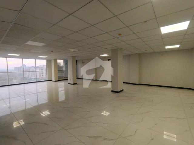 1800 Sqft Commercial Floor Avaiable On Rent Located In Gulberg Greens Buisness Square