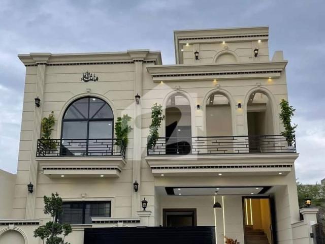 1800 Square Feet Spacious House Is Available In MPCHS Block E For sale