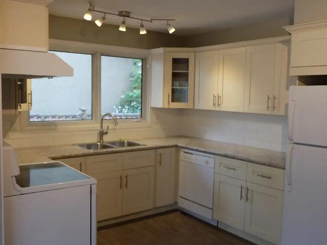 $1775/month GARAGE AVAILABLE! ~ Spacious 3 bed, 1.5 bath MAIN FLOOR suite