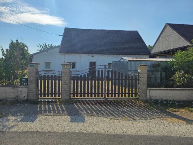 180 000, Maison de Plain Pied,103m² habitables sur Beau Terrain Clos