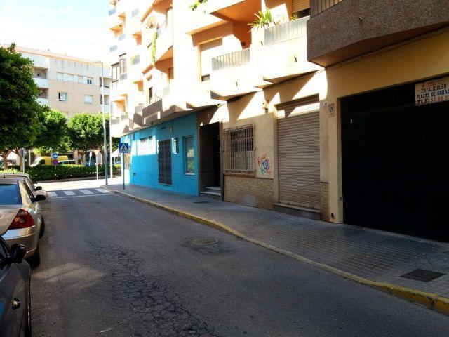 180 m2 DE LOCAL COMERCIAL DISPONE DE SALIDA DE HUMOS