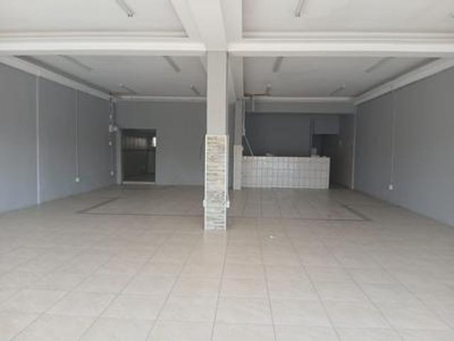 180 sqm retail shop to let in piete.