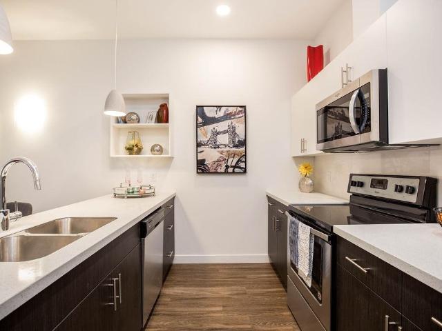 180 Roslyn 2 Bedroom Apartment for Rent at 180 Roslyn Rd, Winnipeg, MB R3L 0S7 Roslyn