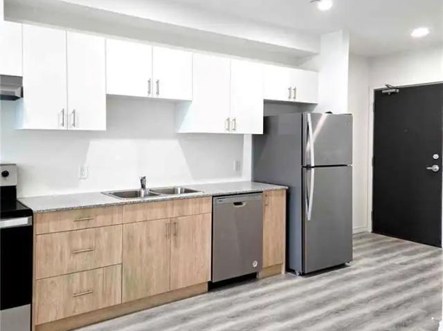 181 ELMIRA Road S Unit# 606