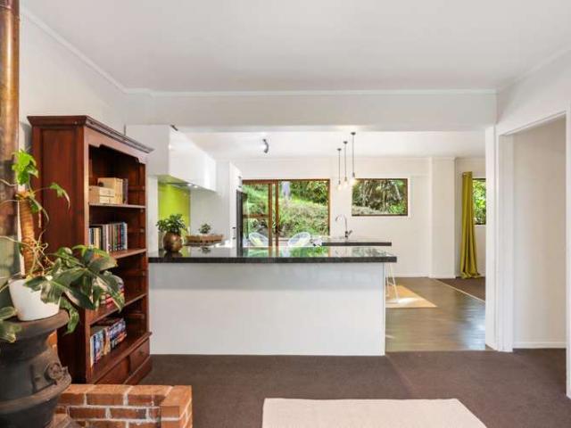 181 Laingholm Drive, Laingholm, Waitakere City
