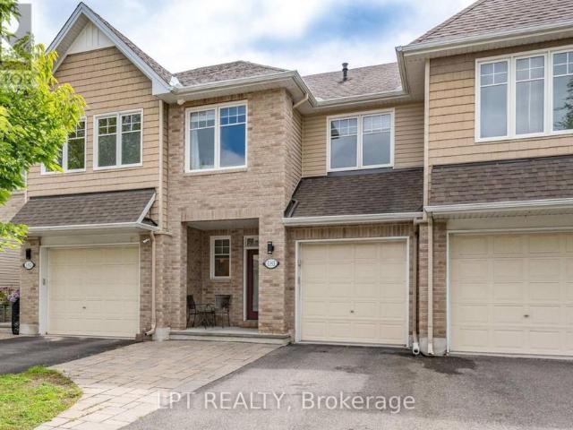 181 Manorwood Crescent Ottawa, ON K1T3T8