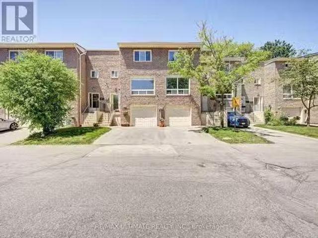 181 Rusty Crest Way, Toronto, ON, M2J 2Y5 townhouse for sale.