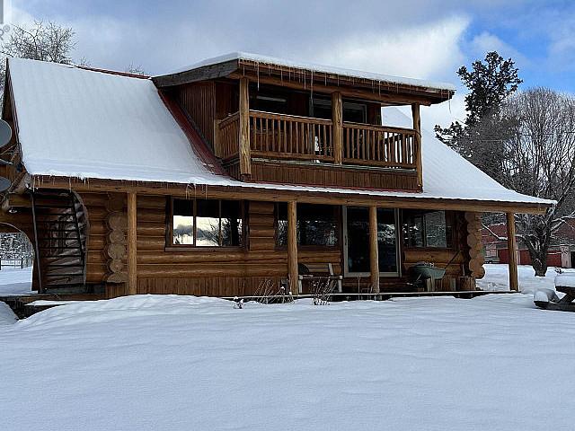 1821 Sharpe Lake Road 70 Mile House, British Columbia