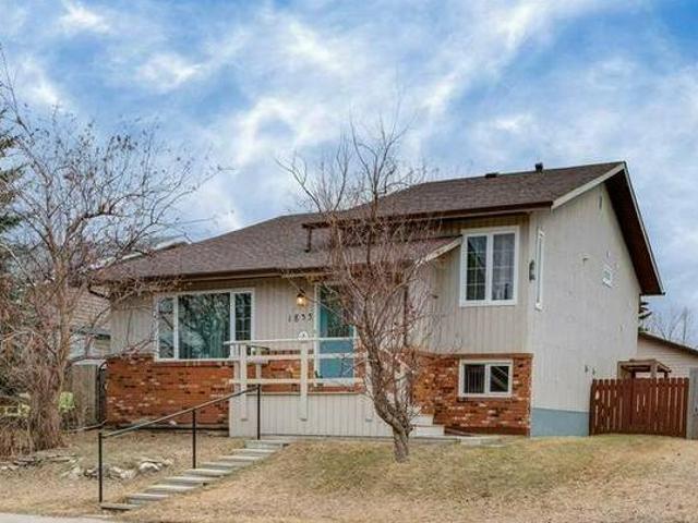 1833 Meadowbrook Drive SE Airdrie AB T4A 1V5 For Sale