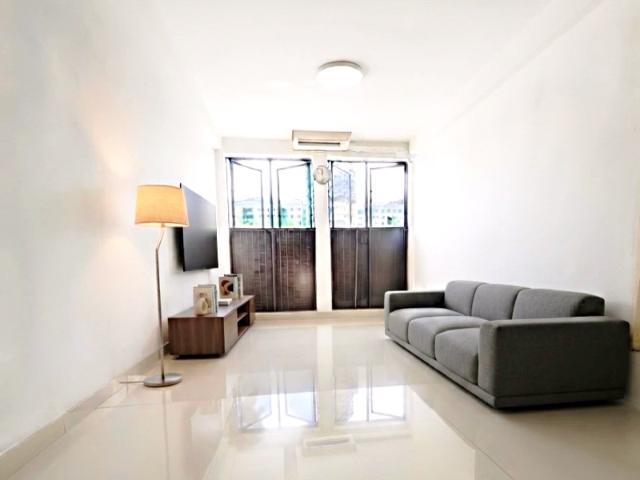 183 Toa Payoh Central HDB Apartment For Sale, $420,000, 2 Bed 2 Bath 688 sqft $610.00 psf