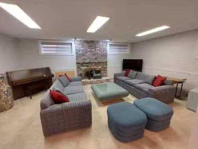 1849 Marine Drive Sw, Vancouver, BC, V6P 6B3 house for lease.