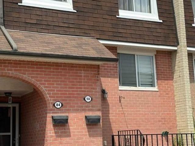 184 2 Bromsgrove Road, Mississauga | 3Beds/2Bath, Townhouse, $499,000 | Condos. Ca