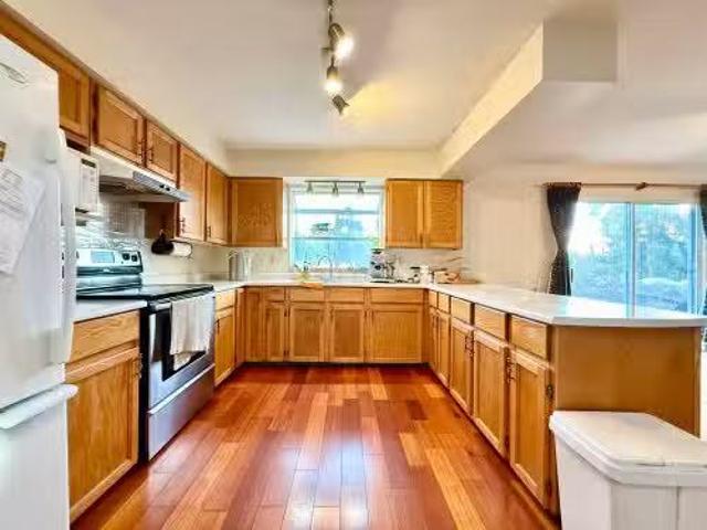 18572 76 Avenue, Surrey, BC, V4N 3G5 house for sale Listing.