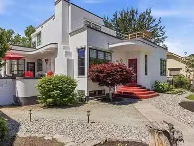1858 Abbott Street, Kelowna, BC, V1Y 1B5 house for sale Lis.