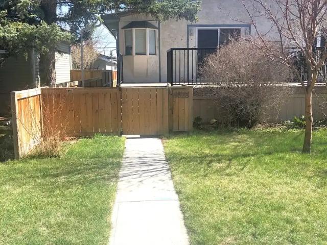1850 sq' duplex including fully developed basement
