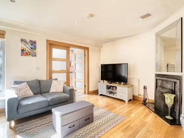 185 Sarsfield Road, Dublin 10, Ballyfermot, Dublin 10, D10YV83.