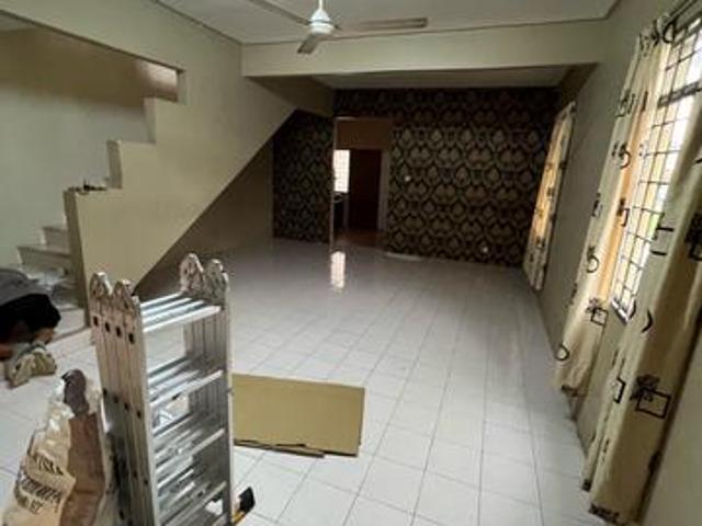 1865 Taman Klang Utama EndLot Double Storey Unit For Rent