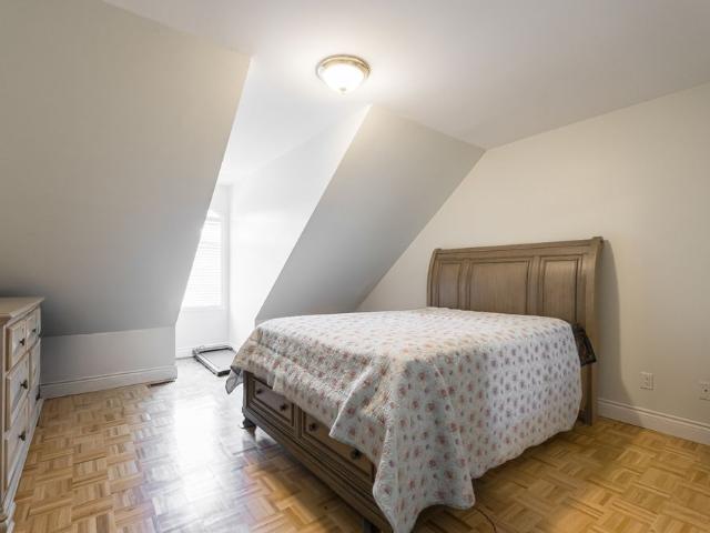 18703 Rue Poitiers