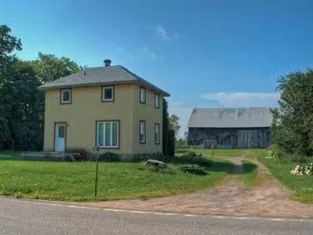 1873 Ch. De La Montagne, Pontiac, QC, J0X 2G0 hobby farm for.