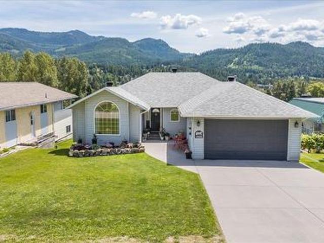 1886 Mountain Street, Fruitvale, BC, V0G 1L1 house for sale | Listing ID 10392 | Royal LePage