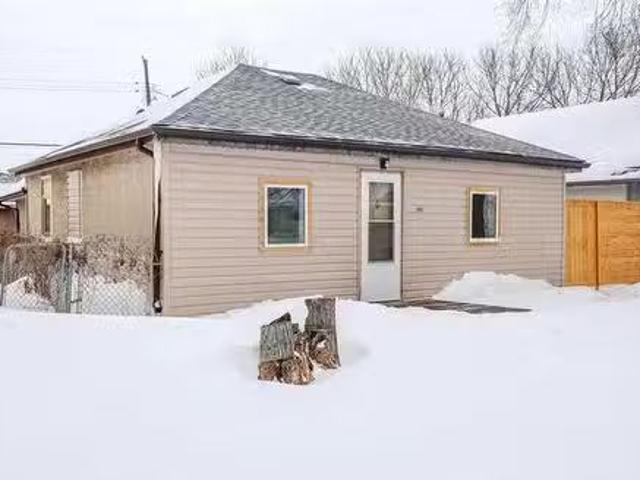 1897 Bannatyne Ave, Winnipeg, MB, R2R 0B3 house for sale Li.