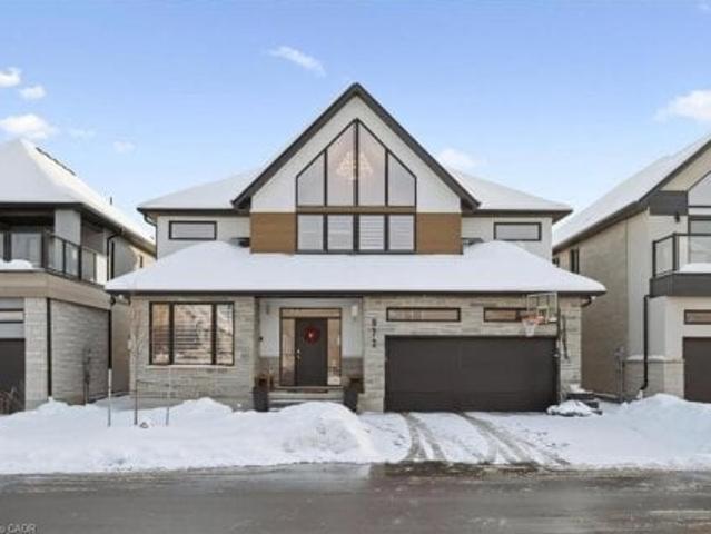 18 972 Stonecliffe Walk