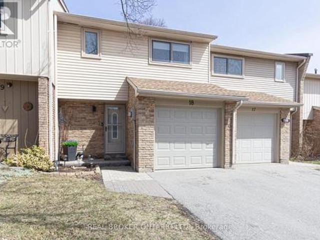 18 1522 Lancaster Drive, Oakville, ON, L6H 2Z2 townhouse for sale | Listing ID W12064 | Royal LePage