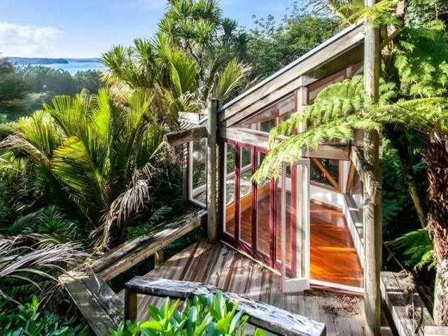 18 Tawini Road, Titirangi, Waitakere City