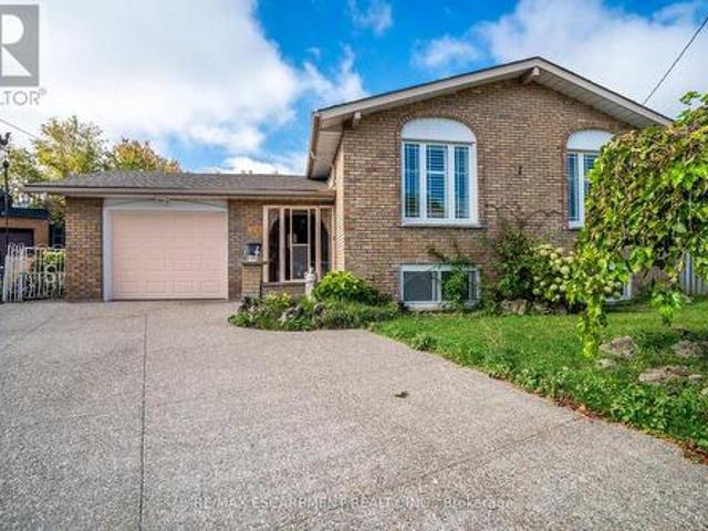 18 Villa Court, Hamilton, ON, L8W 1M2 house for sale | Listing ID X13659 | Royal LePage