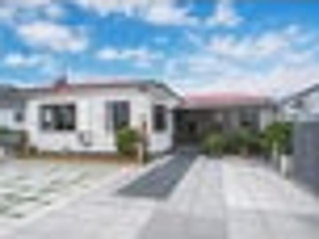 18 Years Off the Market. Vendor moved overseas