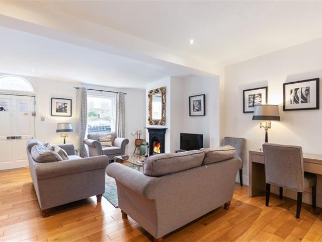 18 Albert Place East, Grand Canal Street, Dublin 2 Sherry FitzGerald Ballsbridge 4967 MyHome. Ie Residential
