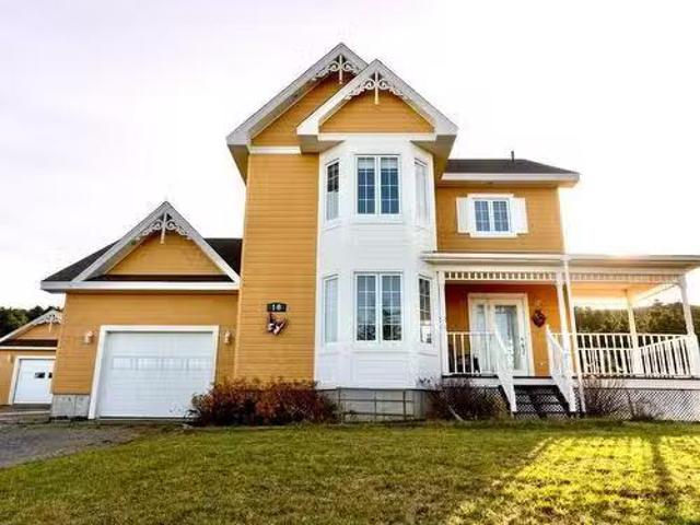 18 Allée Georgine, Les Îles De La Madeleine, QC, G4T 2X2 Lux.