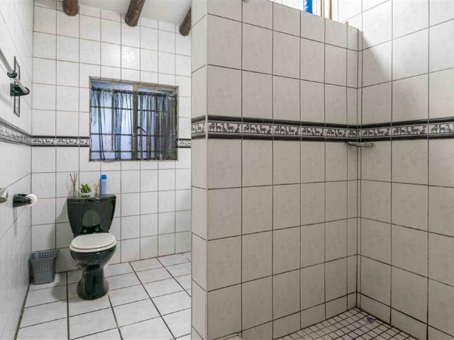 18 Bed House in Inchanga
