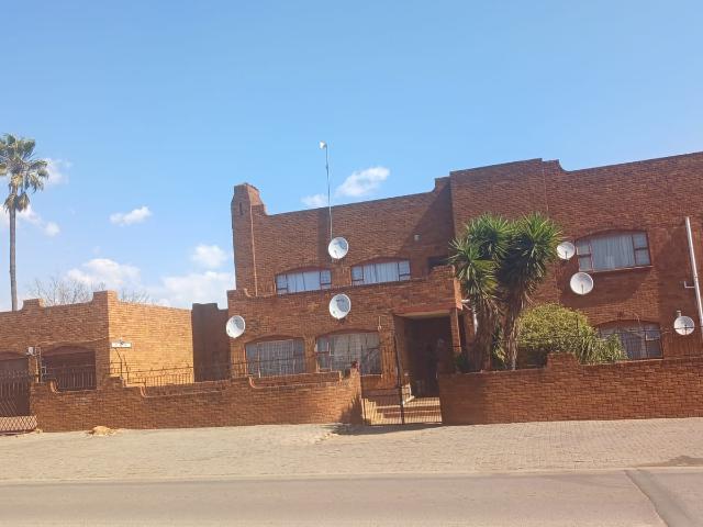18 Bedroom House in Hospital View