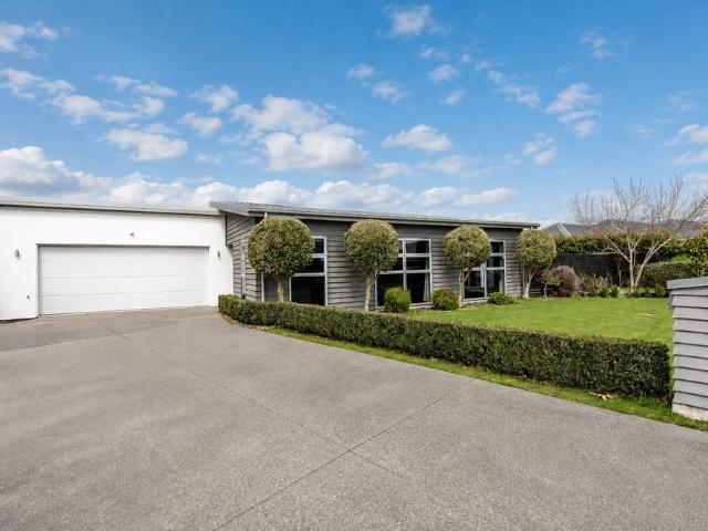 18 Champagne Avenue, Yaldhurst