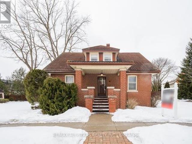 18 Charles Street, Whitchurch Stouffville, ON, L4A 1B7 house for sale | Listing ID N12011 | Royal LePage