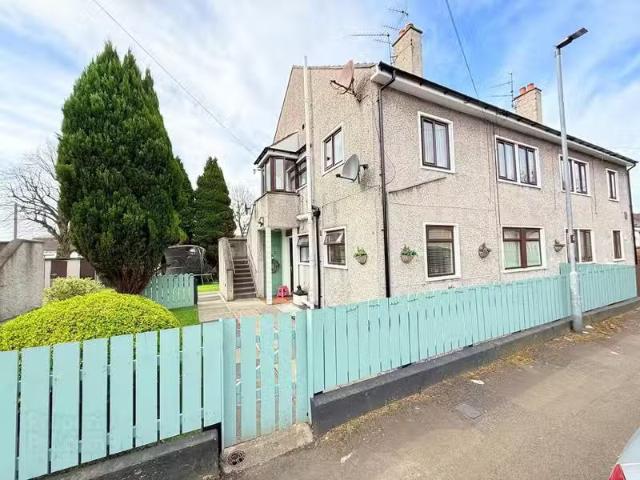 18 Chichester Park West