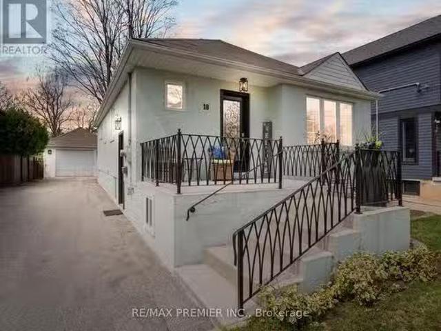18 Culnan Avenue, Toronto, ON, M8Z 5A8 house for sale Listi.