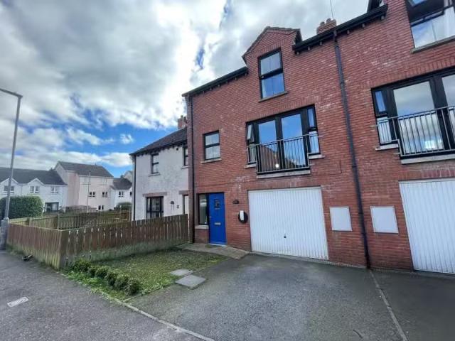 18 Drummond Park