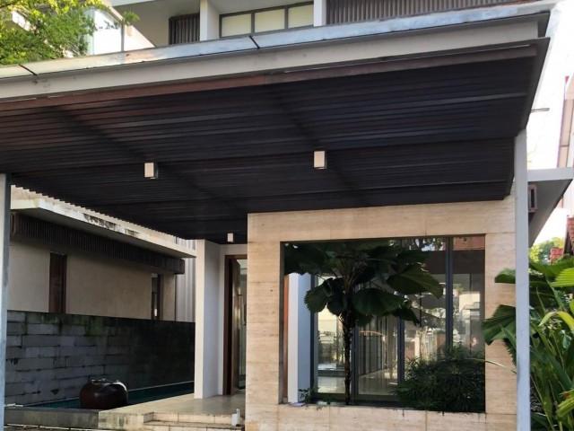 18 Dunsfold Dr Detached House For Rent, $22,000, 6 Bed 6 Bath 6,700 sqft $4.68 psf
