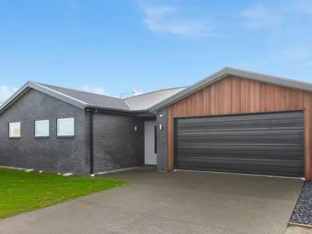 18 Flaxon Place, Burwood, NZ House for Sale