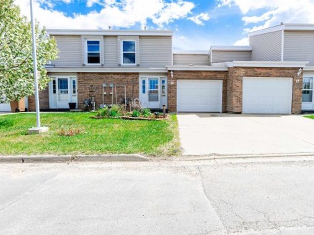18 Grandview Ridge, St. Albert, AB, T8N 1T3 townhouse for sale | Listing ID E4494 | Royal LePage