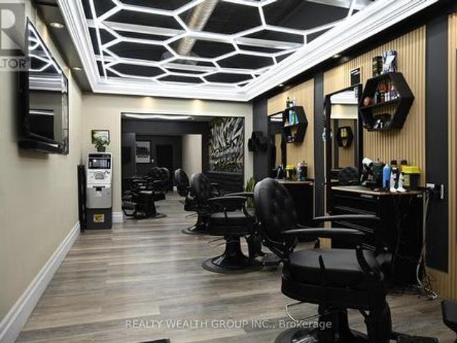 18 Holland Street W, Bradford West Gwillimbury, ON, L3Z 2B3 commercial for lease | Listing ID N13079 | Royal LePage
