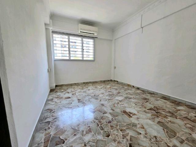 18 Joo Seng Road HDB Apartment For Sale, $578,000, 3 Bed 2 Bath 1,109 sqft $521.00 psf