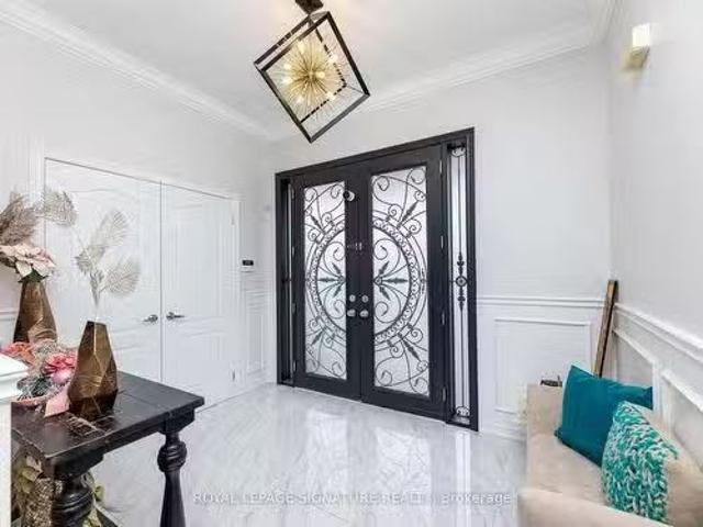 18 Lady Valentina Avenue, Vaughan, ON, L6A 0E4 house for sal.